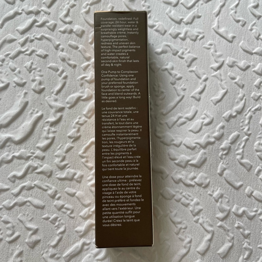 BECCA Ultimate Coverage 24 Hour Foundation - Picture 2 of 6